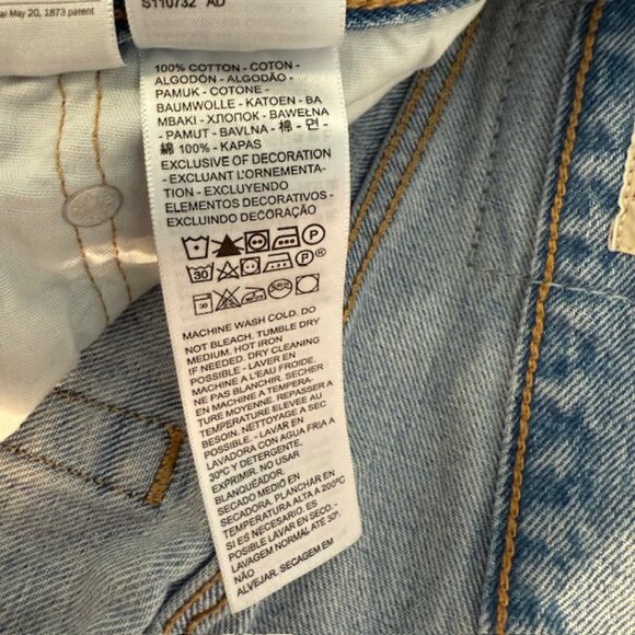 Levi's 501 Jeans with Washed Finish and Light Distressing Womens 27x30 - Picture 10 of 11